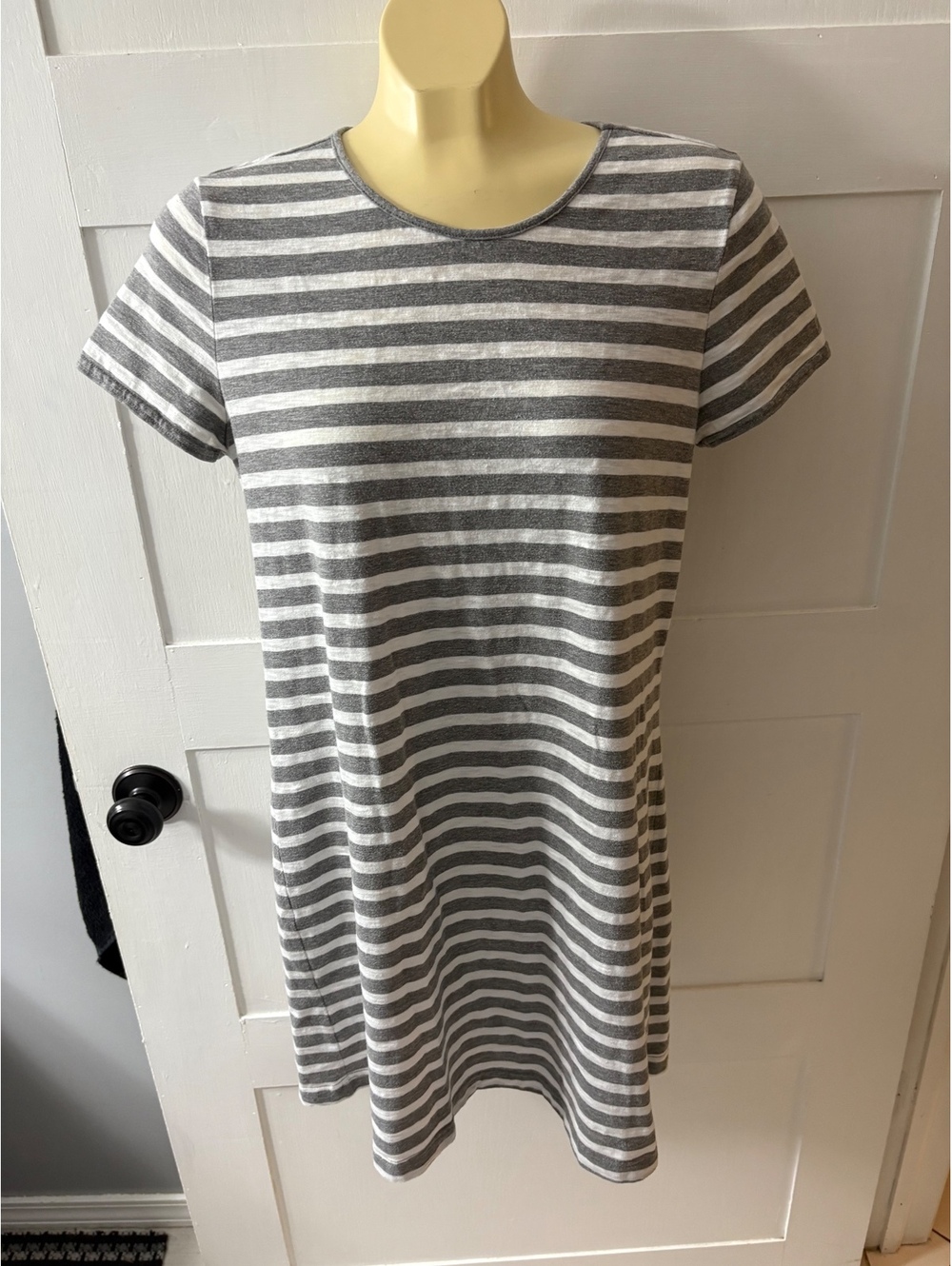 Gap gray striped short sleeve dress
